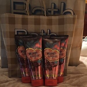 Bath & Body Works Velvet Sugar Body Wash - Red and Black